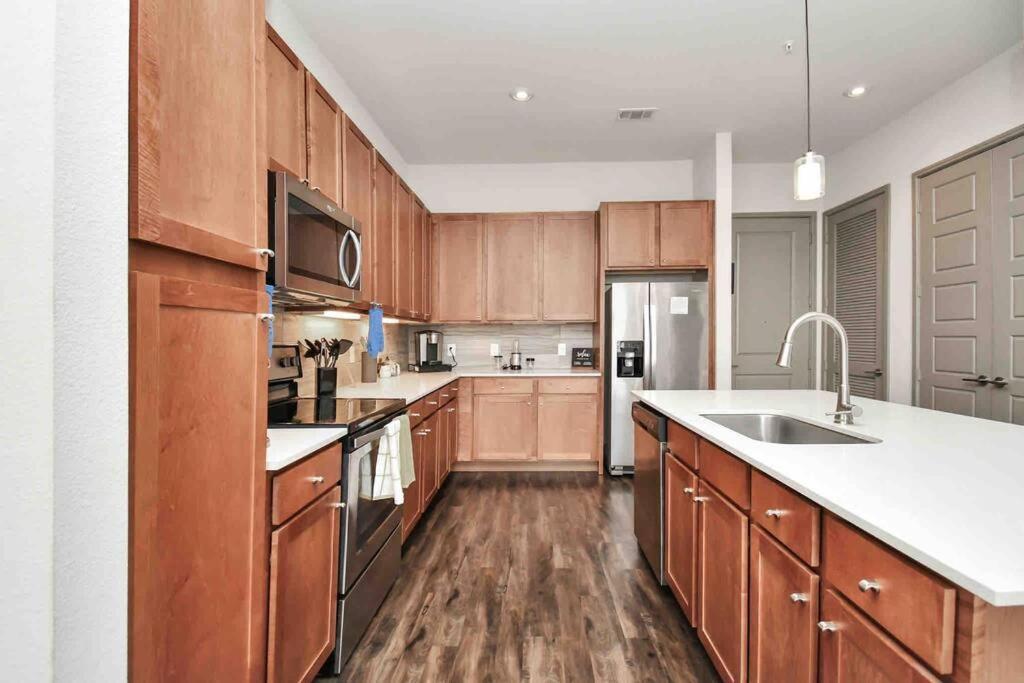 Htown Downtown Oasis Apartment Houston Exterior photo